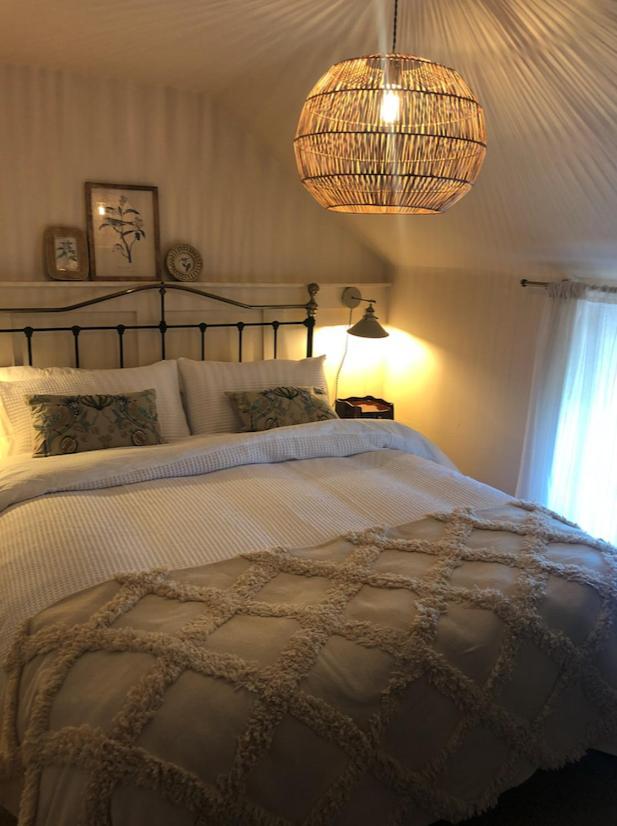The Pink Cottage Upstairs Suite & Garden Summer Room Whitehead Exterior foto